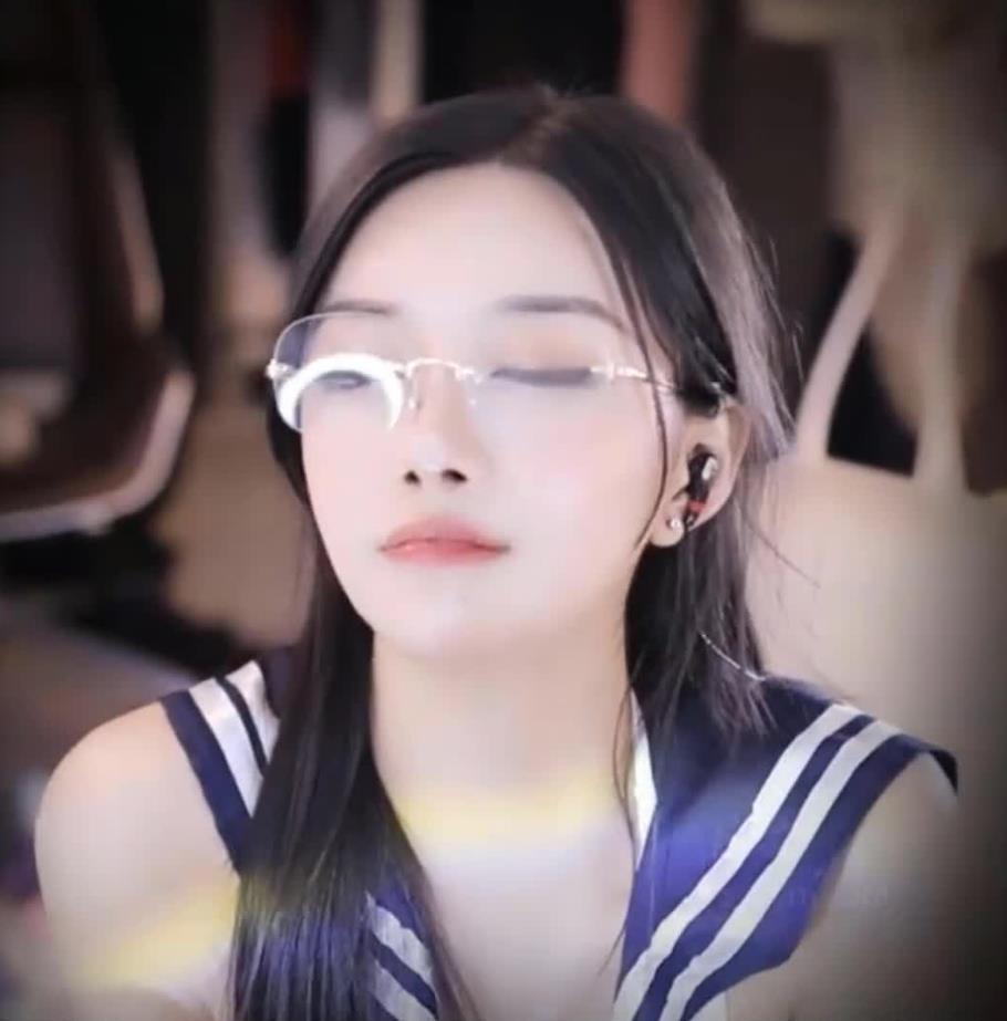 0704144416.jpg 小恩雅情景剧 学姐被弟弟发现了秘密